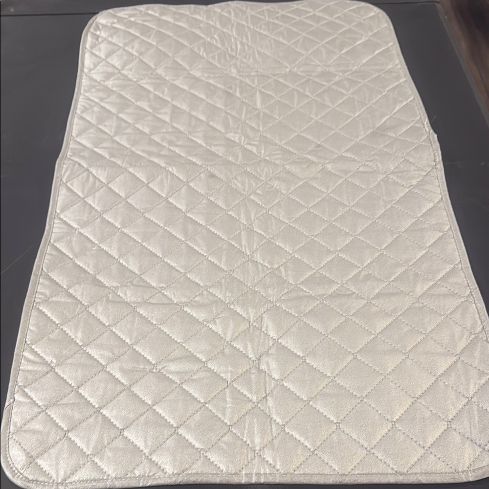 Quilted Cream Bedding Mat